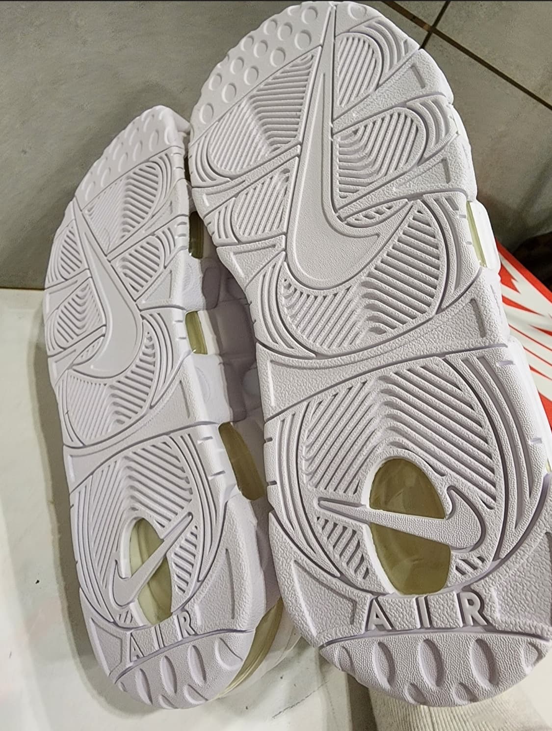 나이키 에어 모어 업템포96 상품이미지6