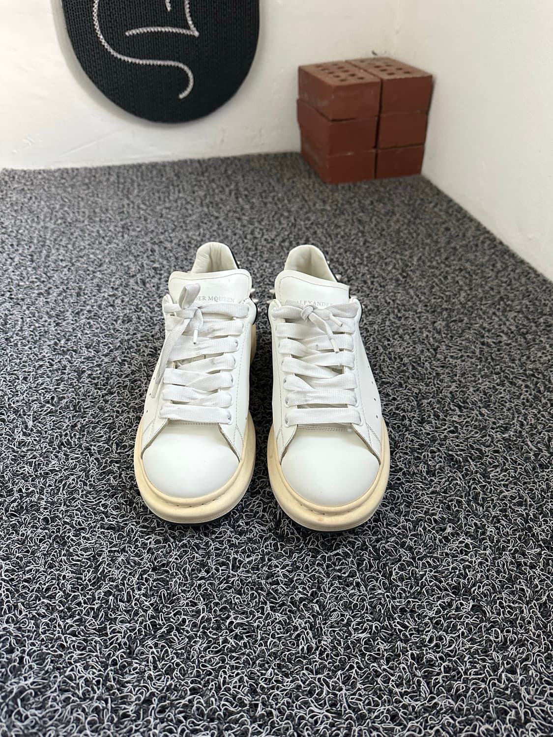 알렉산더 맥퀸 스터드 오버솔 스니커즈 39/240 상품이미지9