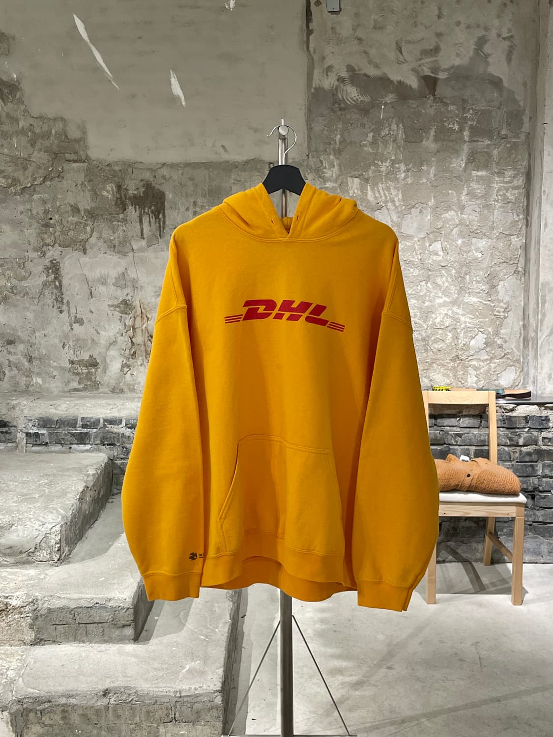 안티 소셜 소셜 클럽 x dhl 옐로우 스펠링 후디 상품이미지2