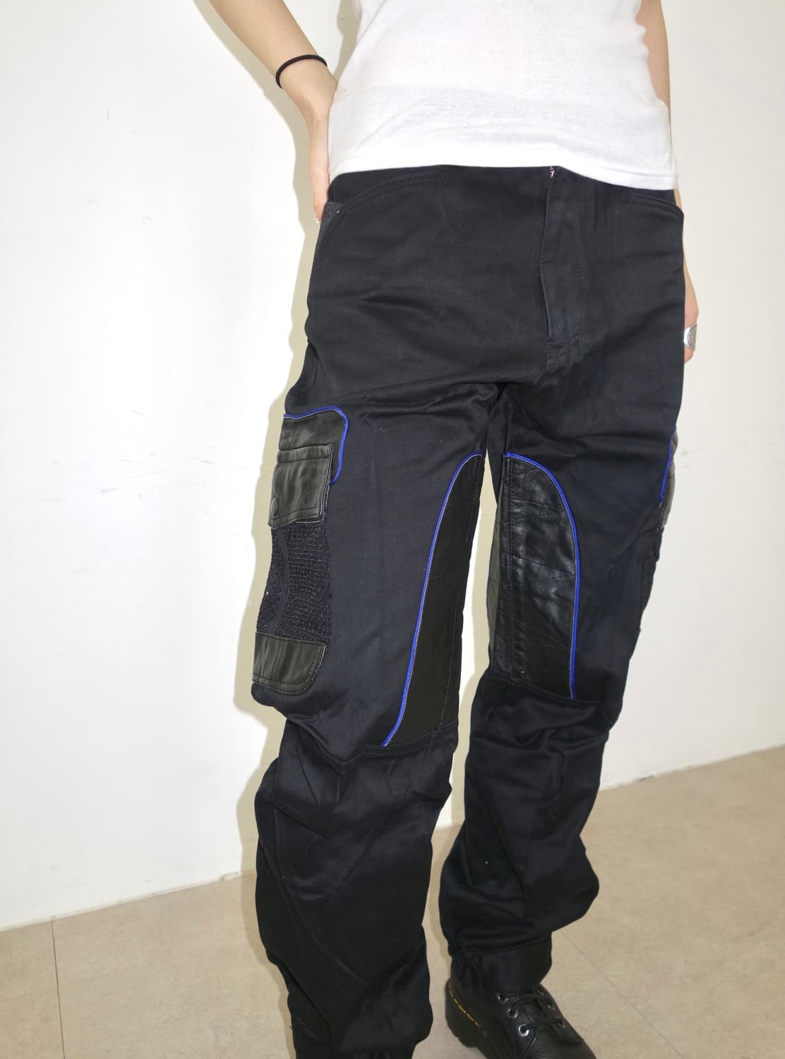이세이미야케 카고 레더 바이커 팬츠 상품이미지2