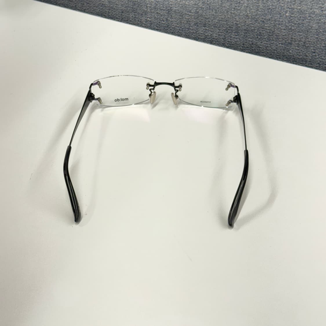 긱시크 블랙 사각 티타늄 무테 안경 상품이미지5