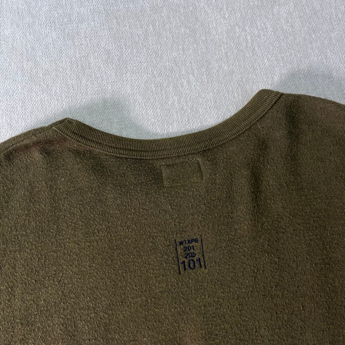 100 더블탭스 올리브 카키 맨투맨 상품이미지6