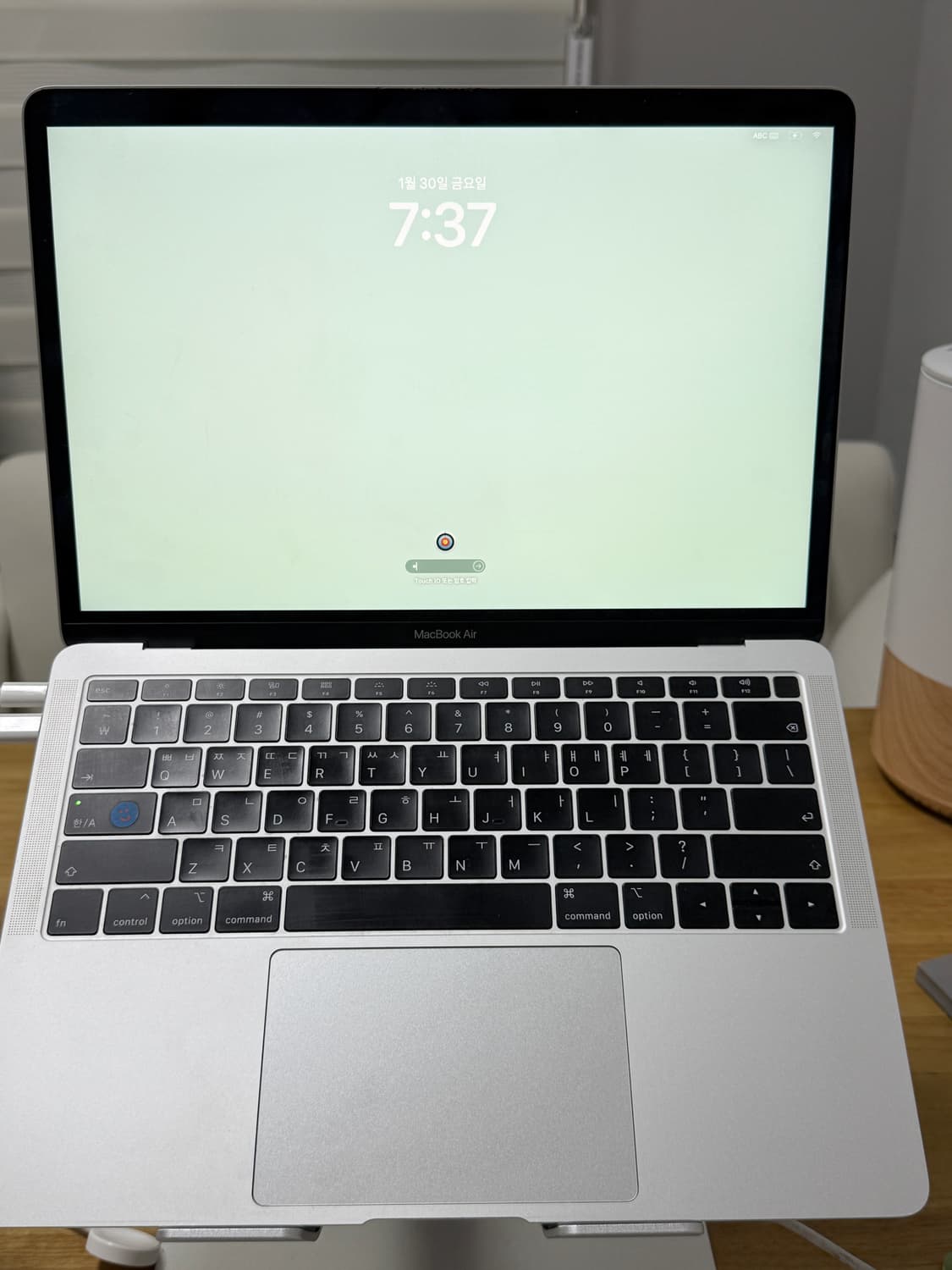 맥북 에어 13인치 2019모델 (실버, 충전기/매직마우스 포함) 상품이미지2