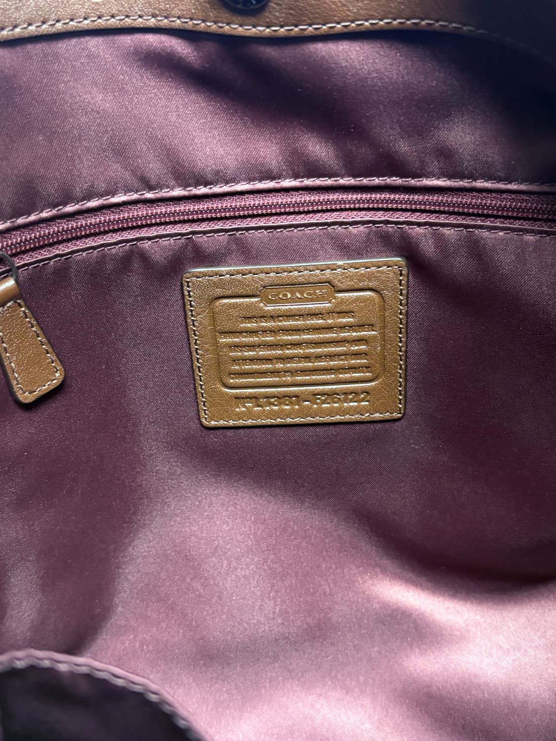 코치 애버리 엠보 크록 호보백 상품이미지2