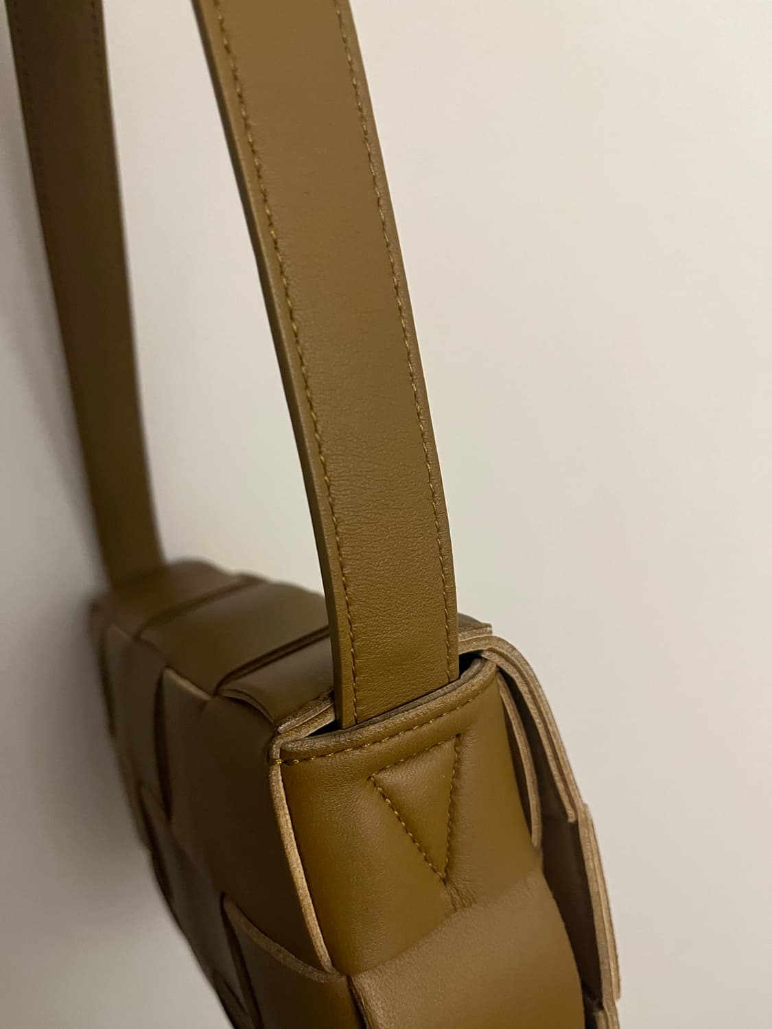 보테가베네타 카세트백 올리브 상품이미지8