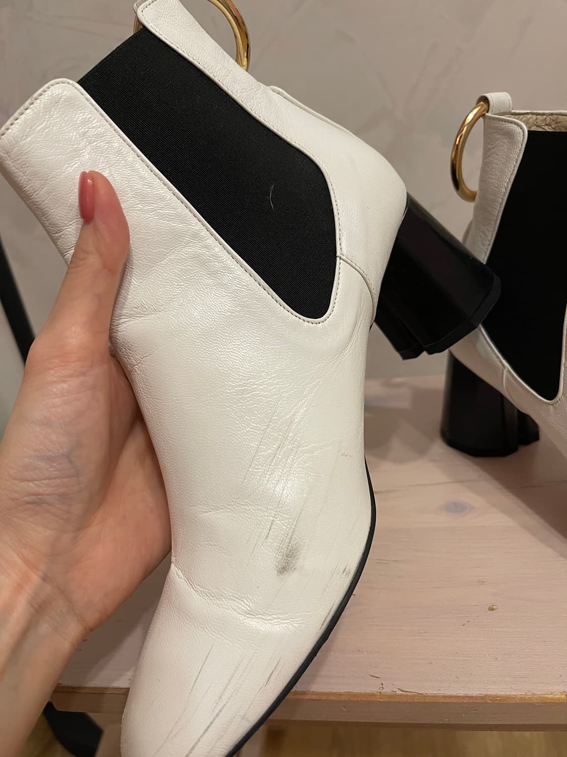 슈콤마보니 골드링 화이트 첼시부츠 380 (245) 상품이미지3