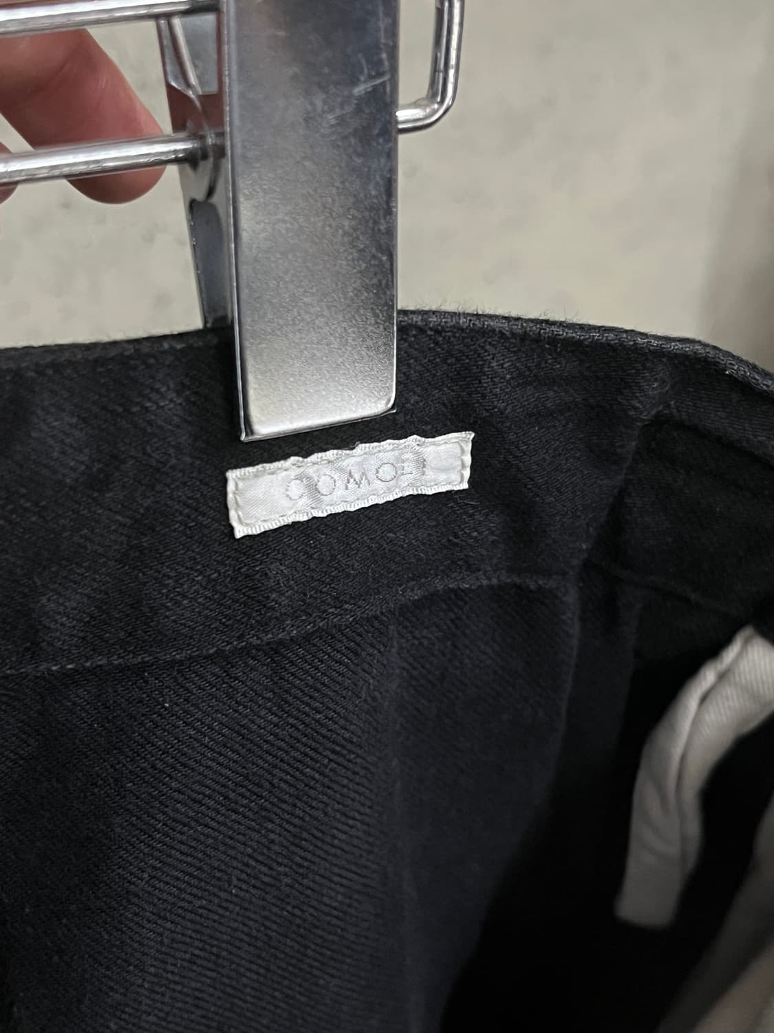 코모리 벨티드 데님 팬츠 블랙 상품이미지5