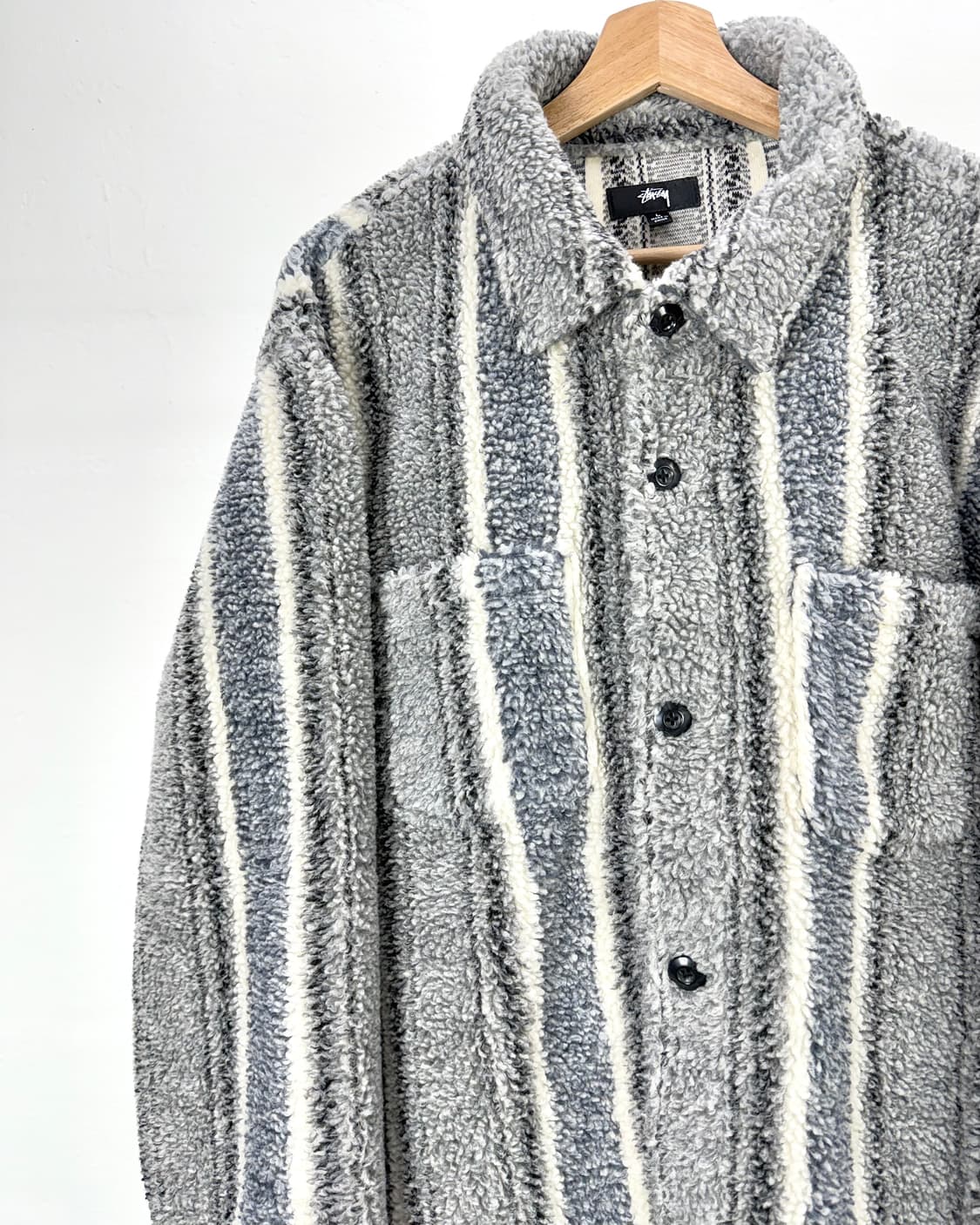 스투시 23fw 스트라이프 쉐르파 셔츠 차콜 상품이미지3