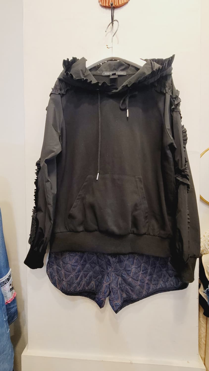 마크제이콥스 프릴후드티. 퀼팅본딩 팬츠 상품이미지1