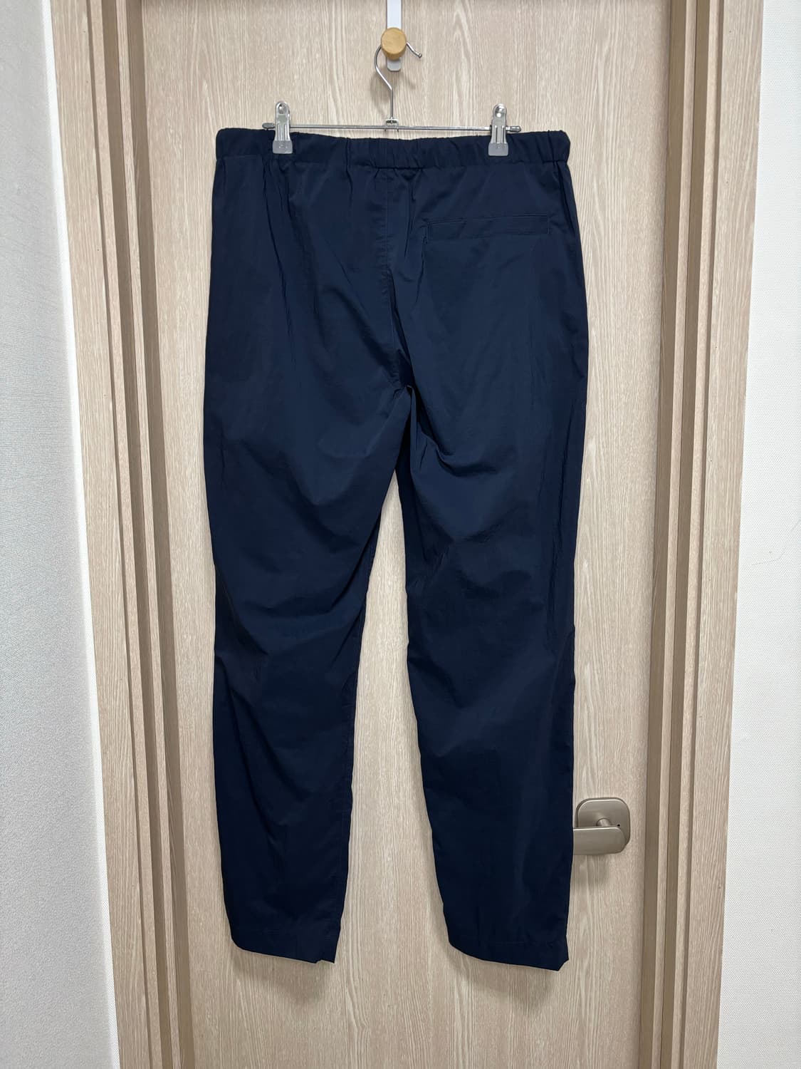 24SS새상품급)띠어리 Nevins 나일론텍스쳐 밴딩팬츠M/네이비 상품이미지3