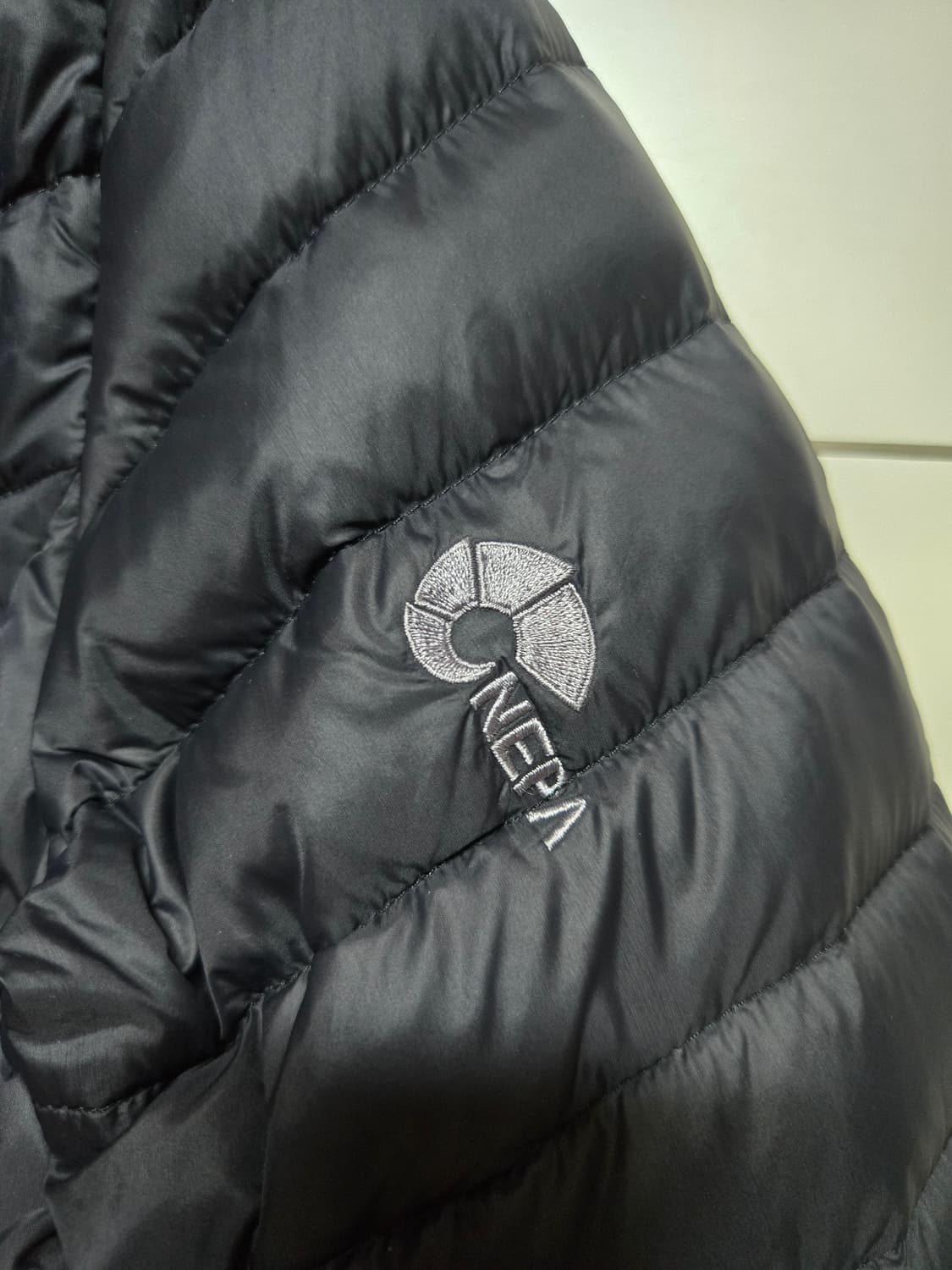 네파 여성 구스다운 경량 패딩 상품이미지3