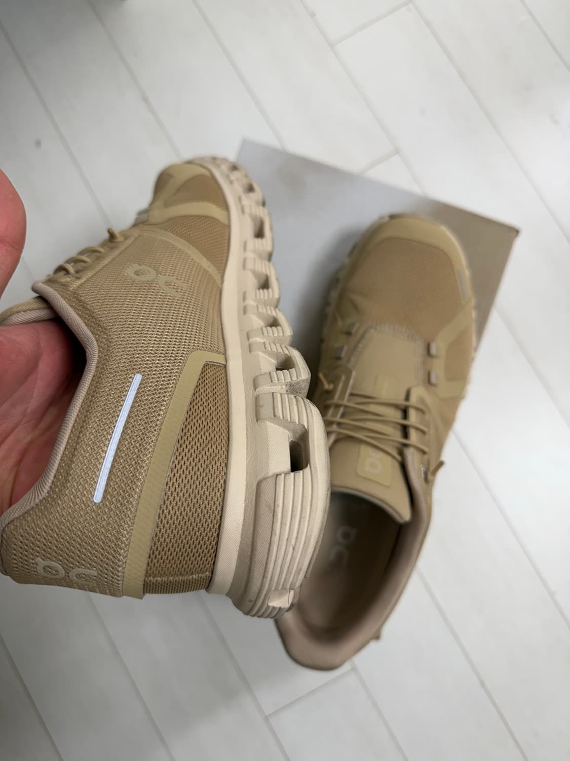 온러닝 온 클라우드 6 280 사이즈  실물 진짜 고급스러운 베이지입니다 상품이미지5