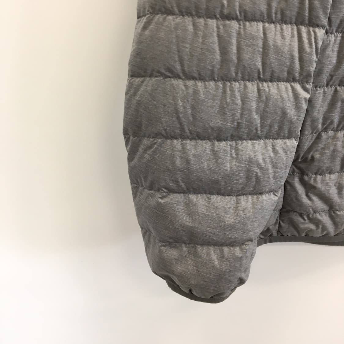 유니클로 울트라라이트다운 경량패딩 L 그레이  상품이미지3