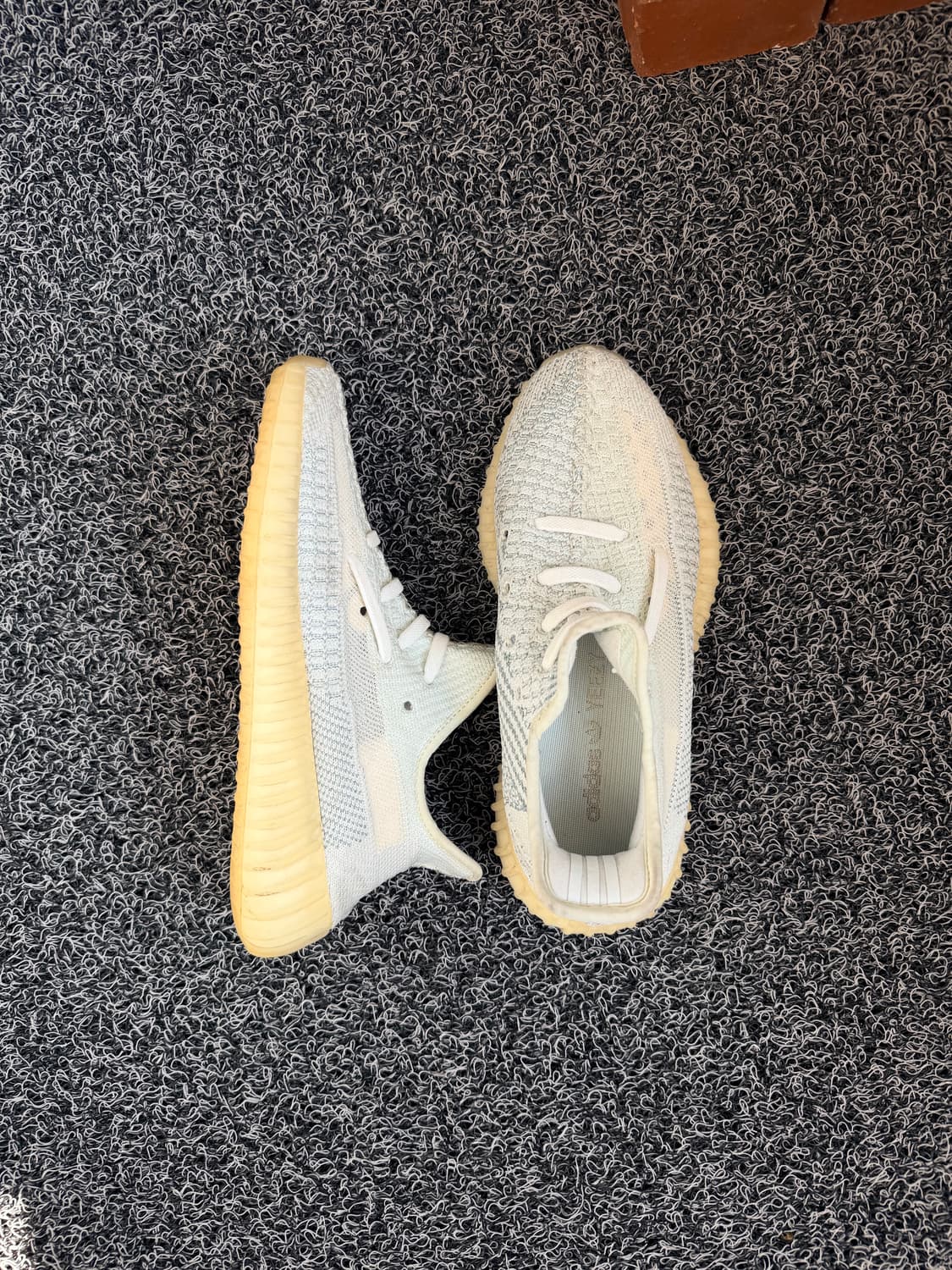 아디다스 이지 부스트 350 V2 클라우드 화이트 235 상품이미지4