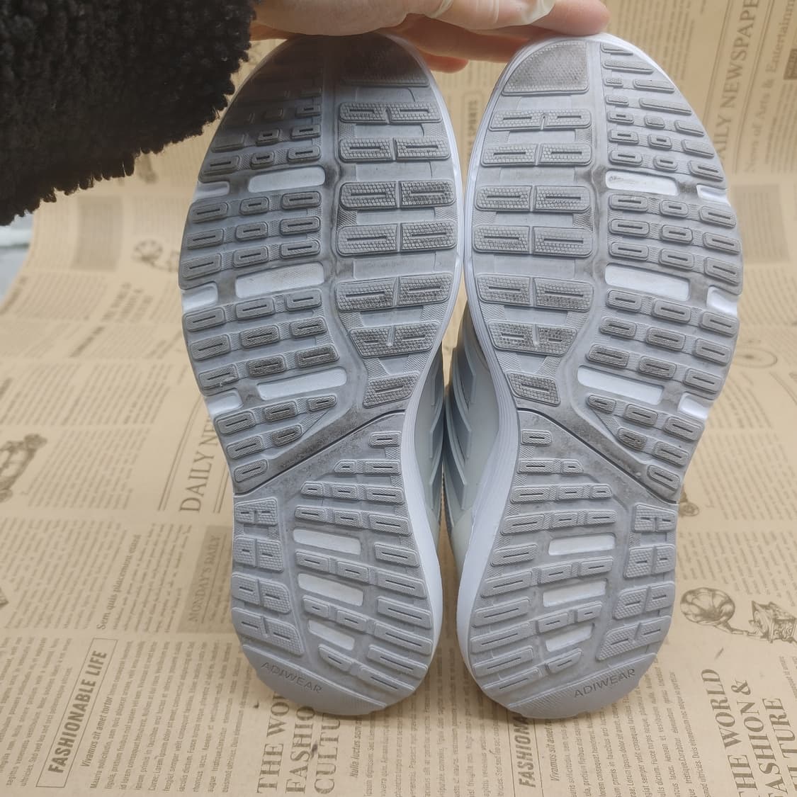 아디다스 솔릭스 여성운동화240 상품이미지3