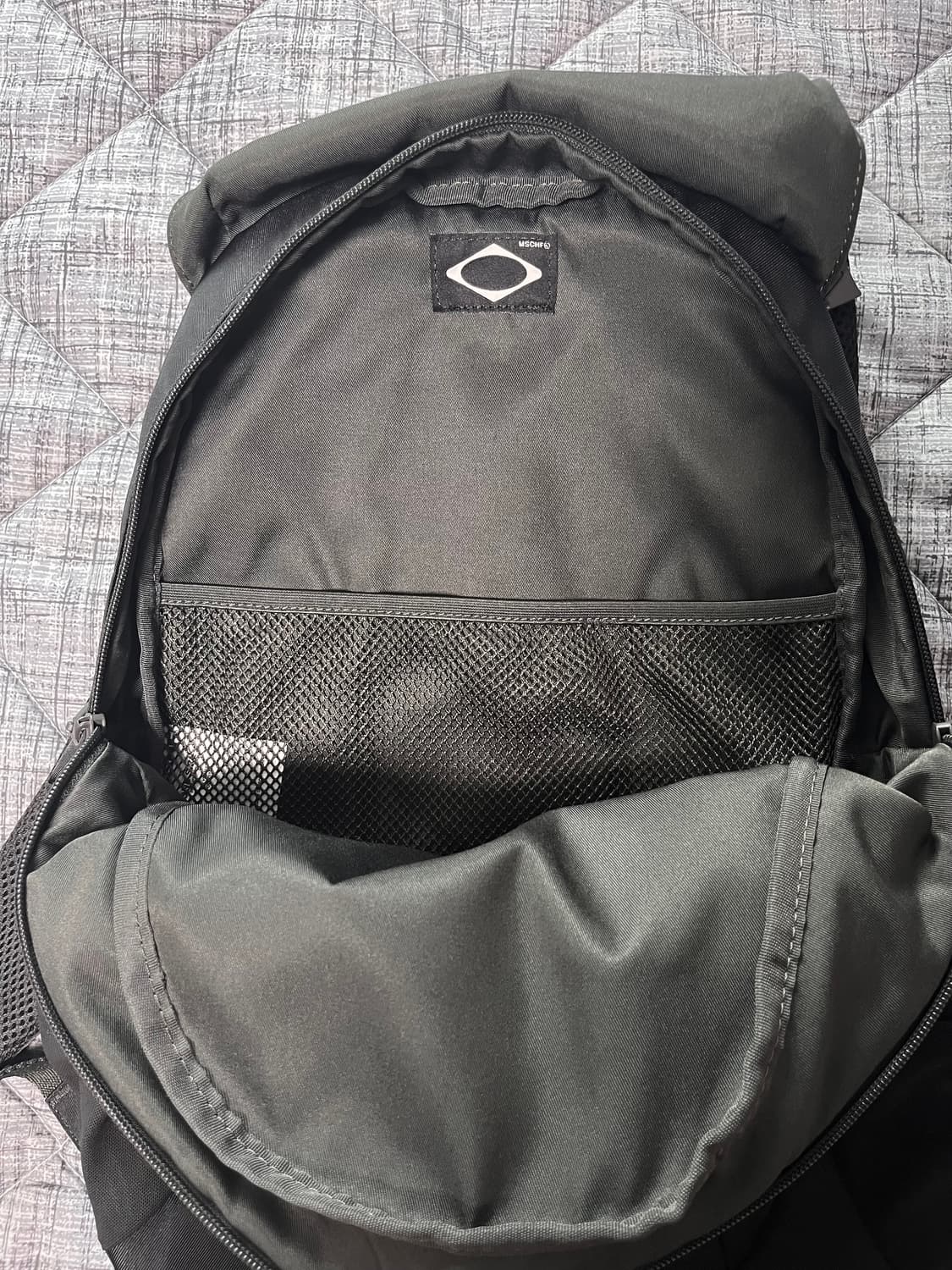 미스치프 버클 플랩 백팩 상품이미지2