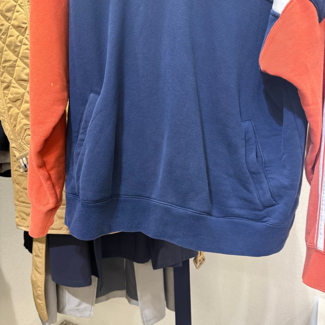 아디다스 삼색 컬러 블록 풀오버 맨투맨 상품이미지3