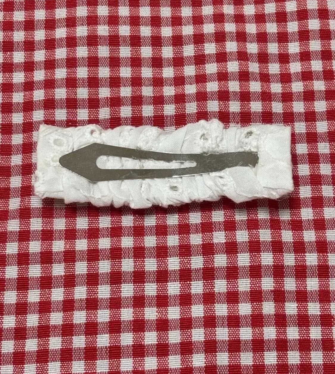 로라로라 LACE LOGO PIN WHITE 레이스 로고 머리핀 헤어클립 상품이미지5