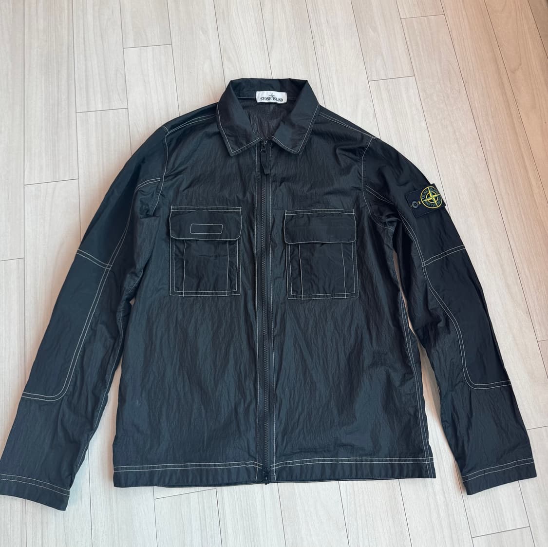 [백화점판] 스톤아일랜드 나일론 메탈 오버셔츠 S 상품이미지1