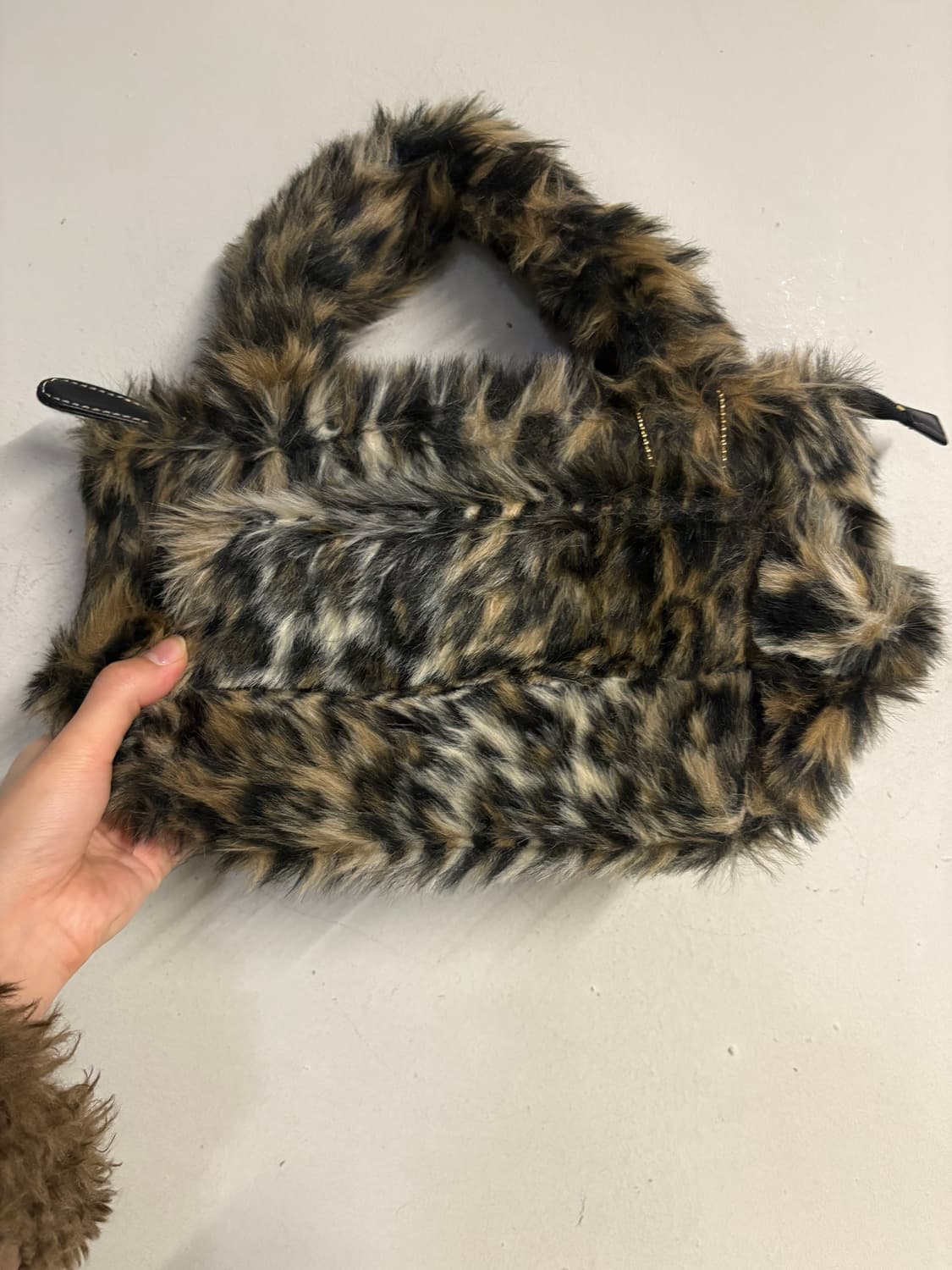 Y‘SACCS faux fur hand bag -5 (room) 상품이미지8