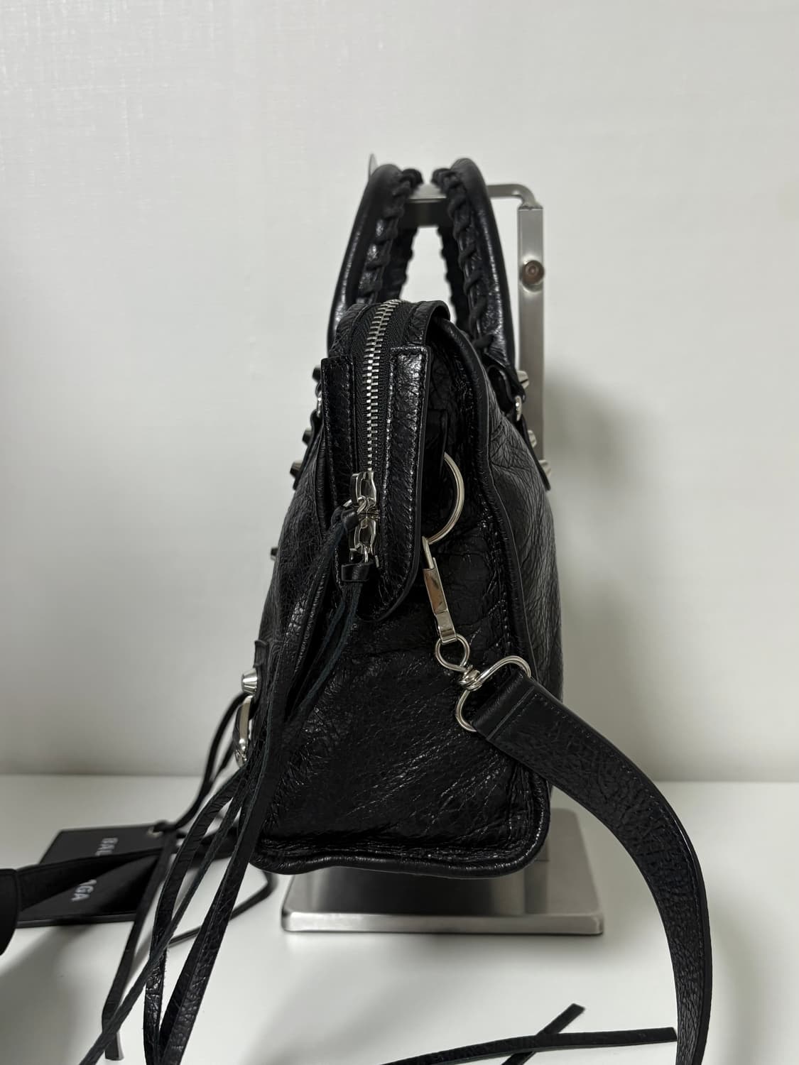 발렌시아가 시티 모터백 스몰 로고스트랩 상품이미지3