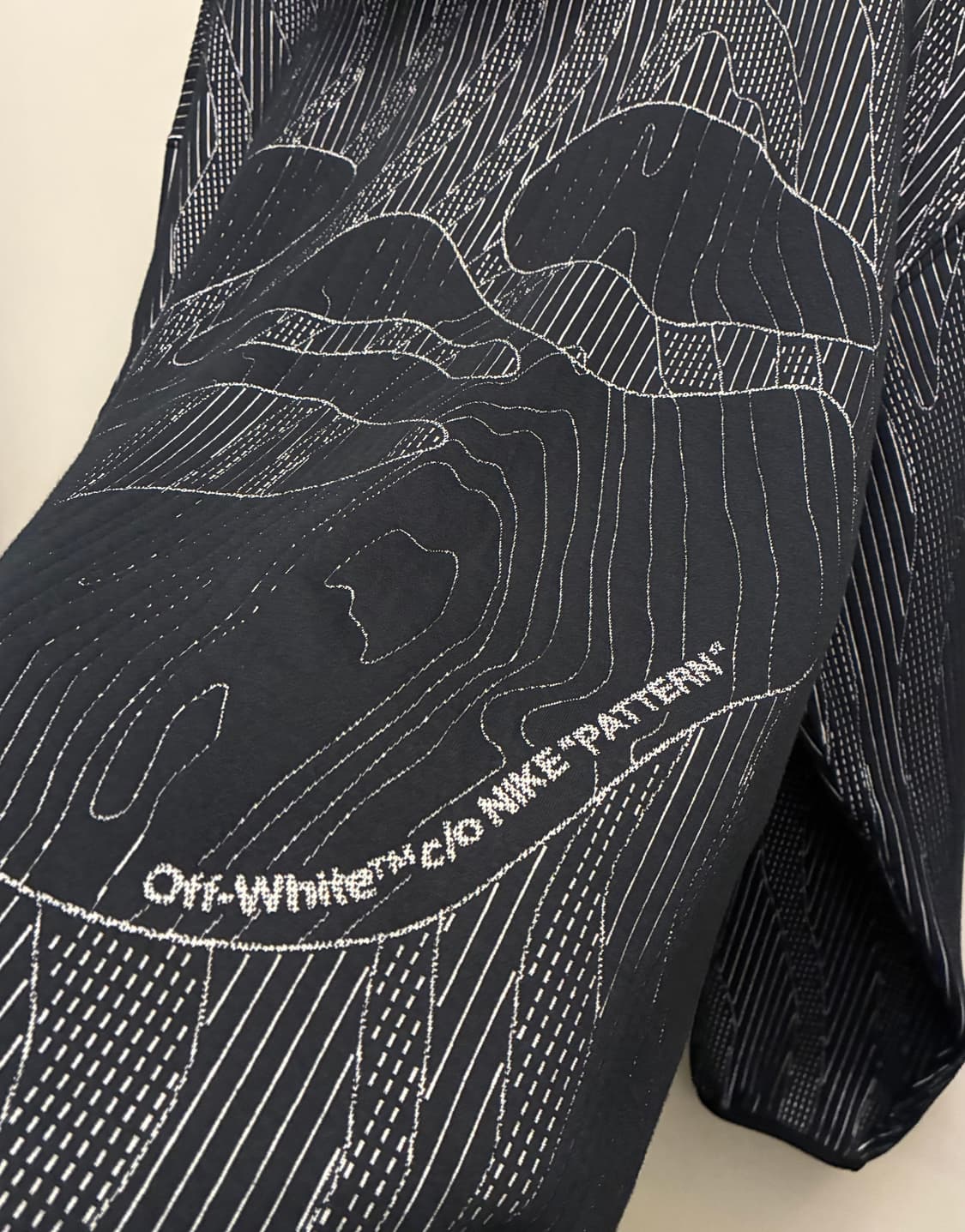 (M/100)나이키 x 오프화이트 엔지니어드 스웻 후드티셔츠 블랙 상품이미지8