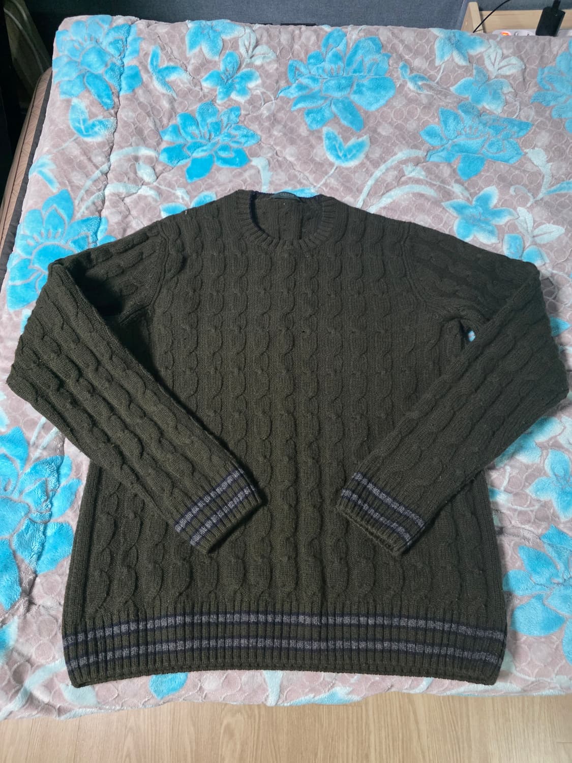 자노네 니트 판매합니다 상품이미지1