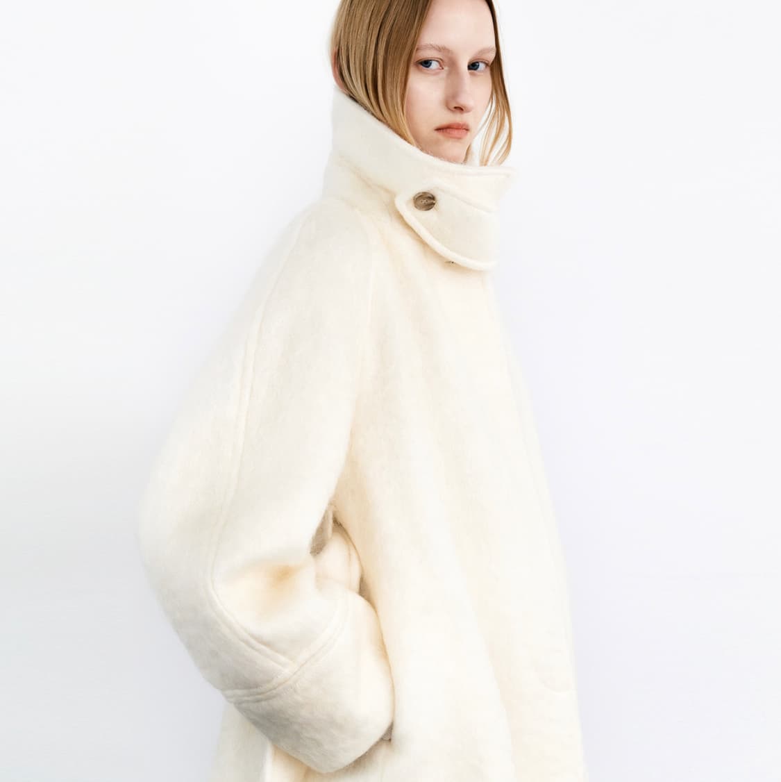 아틀리에나인(Atelier Nain) 헤어리 울 벨티드 하프코트 새상품 상품이미지4