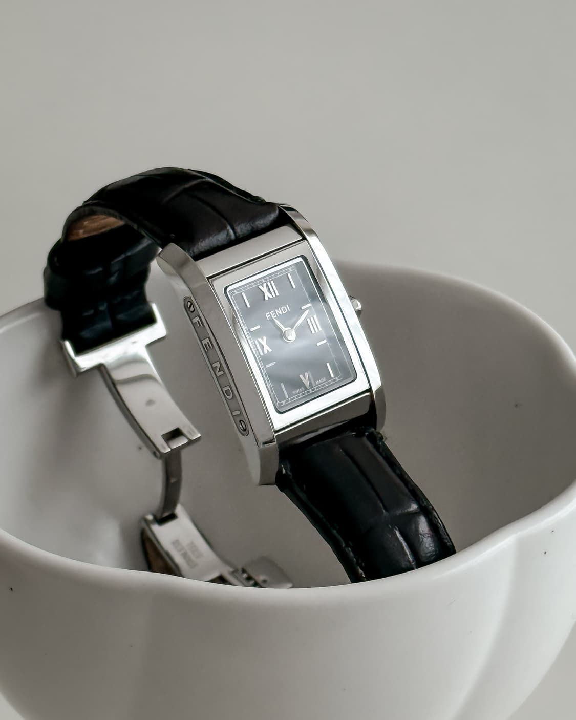 펜디 스퀘어 블랙 다이얼 시계 상품이미지1
