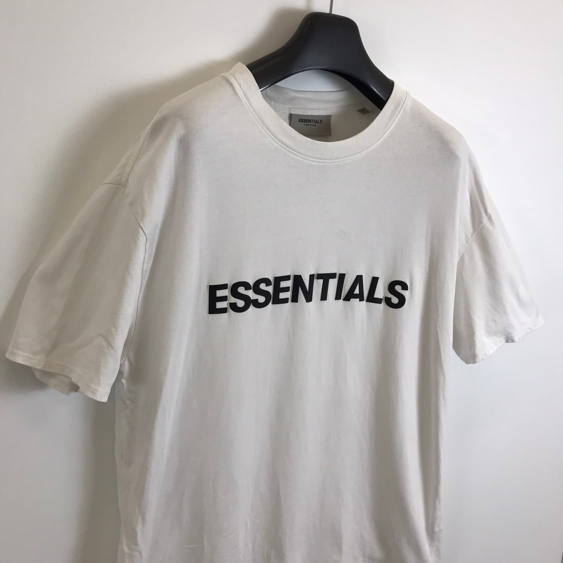 에센셜 ESSENTIALS 화이트 반팔티셔츠 [M사이즈] 상품이미지2