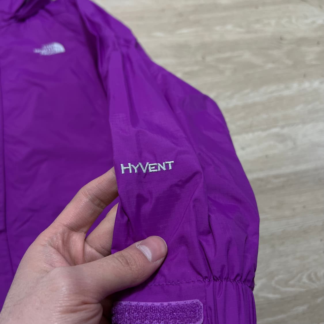 노스페이스 여성 하프돔 로고 바람막이 후드자켓 [퍼플] S/80 상품이미지5