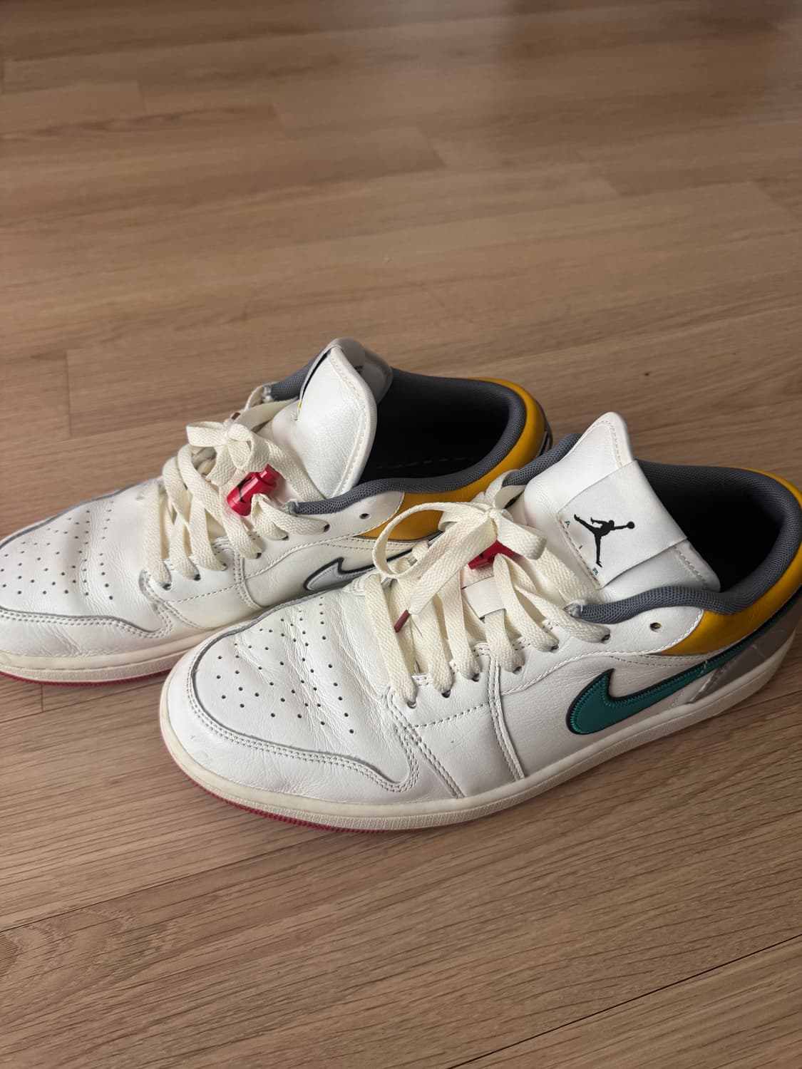 조던1로우 프리미엄 세일앤 옐로우 오커 285 상품이미지1