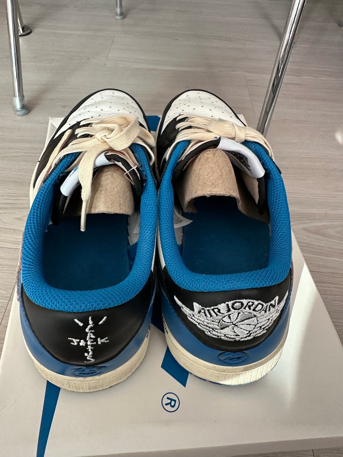 조던1 트레비스 스캇 프라그먼트 레트로 로우 270 상품이미지4