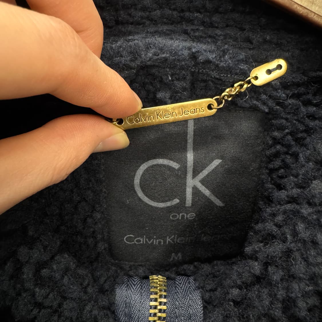 캘빈클라인 진스 레더 무스탕 슬림핏 하이넥 후드 디테일 블랙 상품이미지7