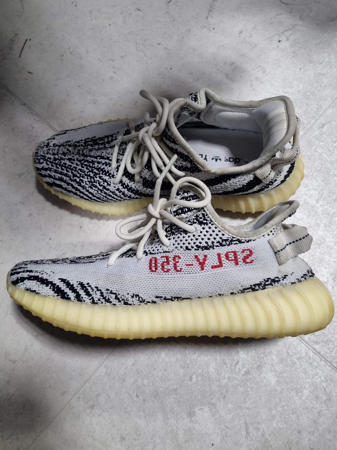 이지브스트 350V2 스니커즈  상품이미지2