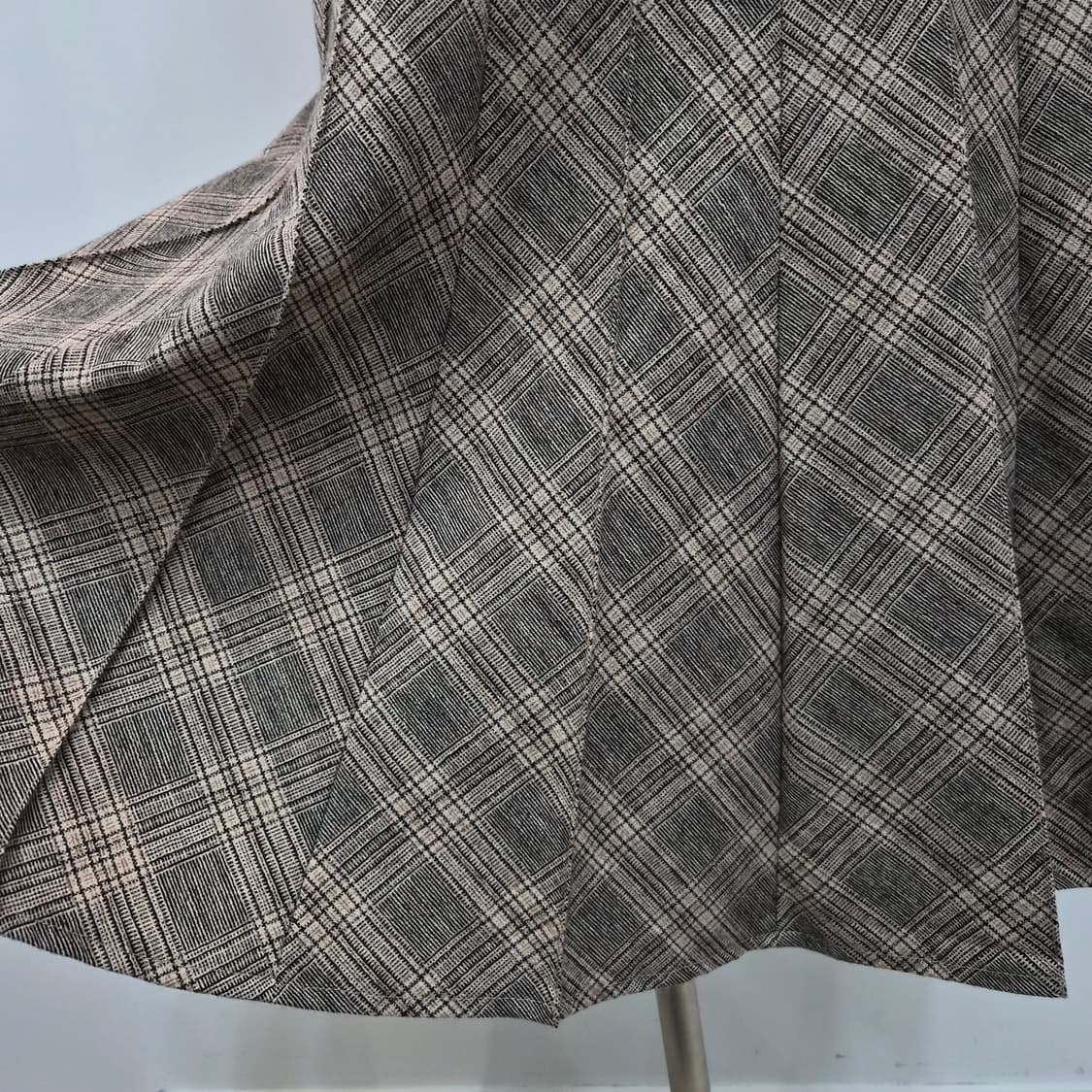 울혼방 브라운 클래식 체크 플레어 롱스커트  상품이미지6