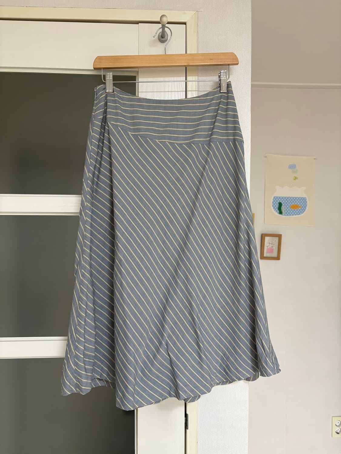 블루 스트라이프 미디 스커트 상품이미지4