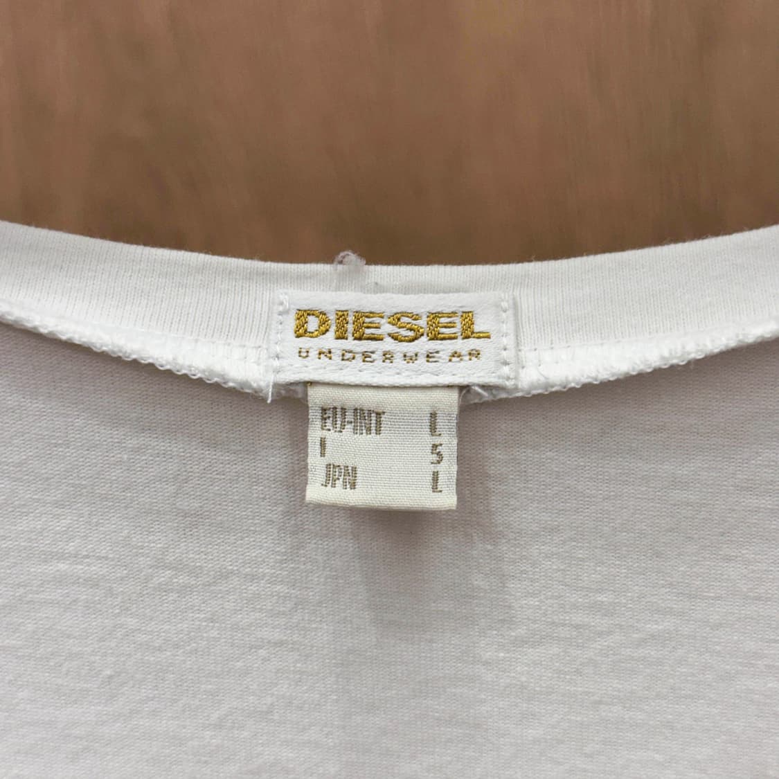 디젤 언더웨어 브이넥 반팔 티셔츠 미니 로고 디테일 화이트 상품이미지7