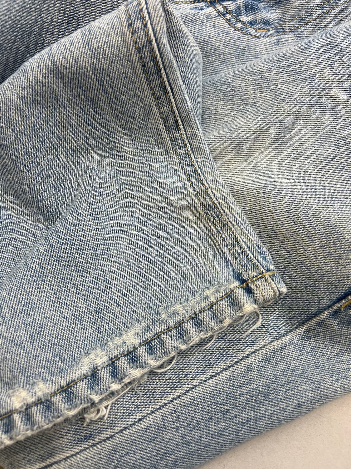 솔리드옴므 디스트레드 라이트 데님 팬츠 상품이미지9