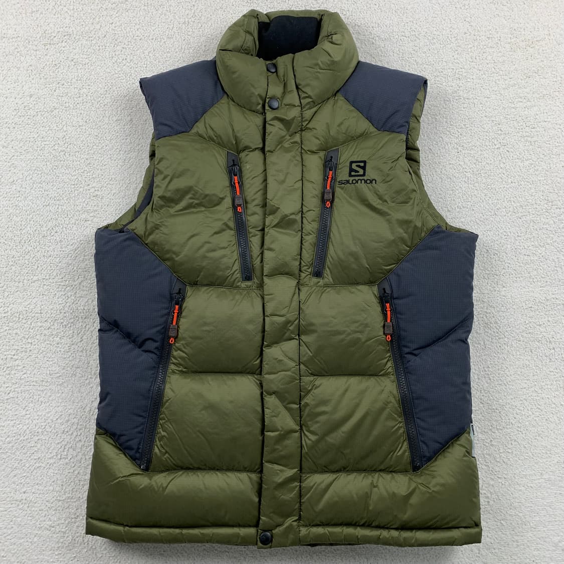 살로몬 덕다운 패딩 베스트 올리브 상품이미지1