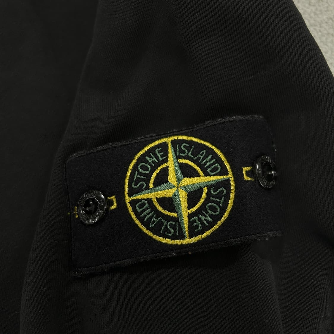 스톤아일랜드 블랙 신형 맨투맨 m 상품이미지3