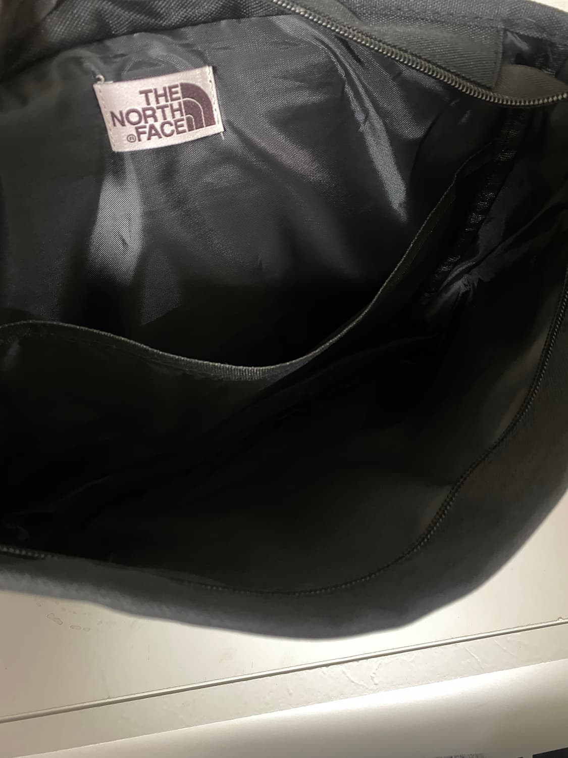 노스페이스 블랙 메신저 가방 상품이미지6