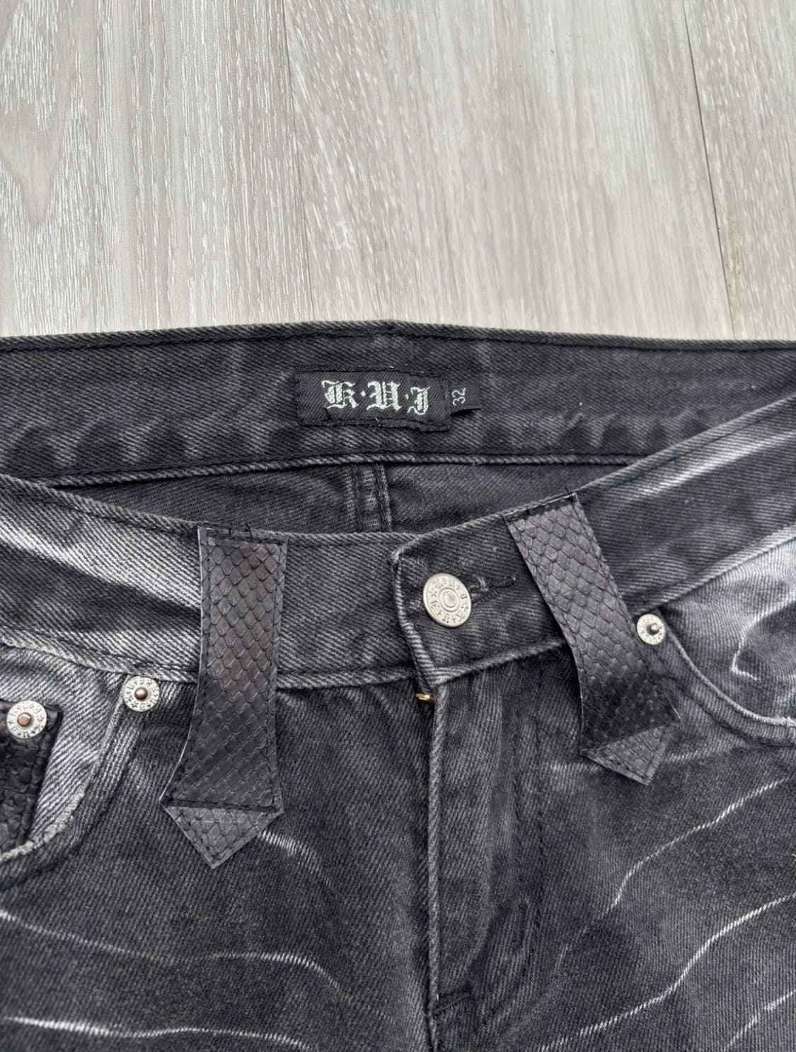 KUI distressed splatter flare jeans 상품이미지3