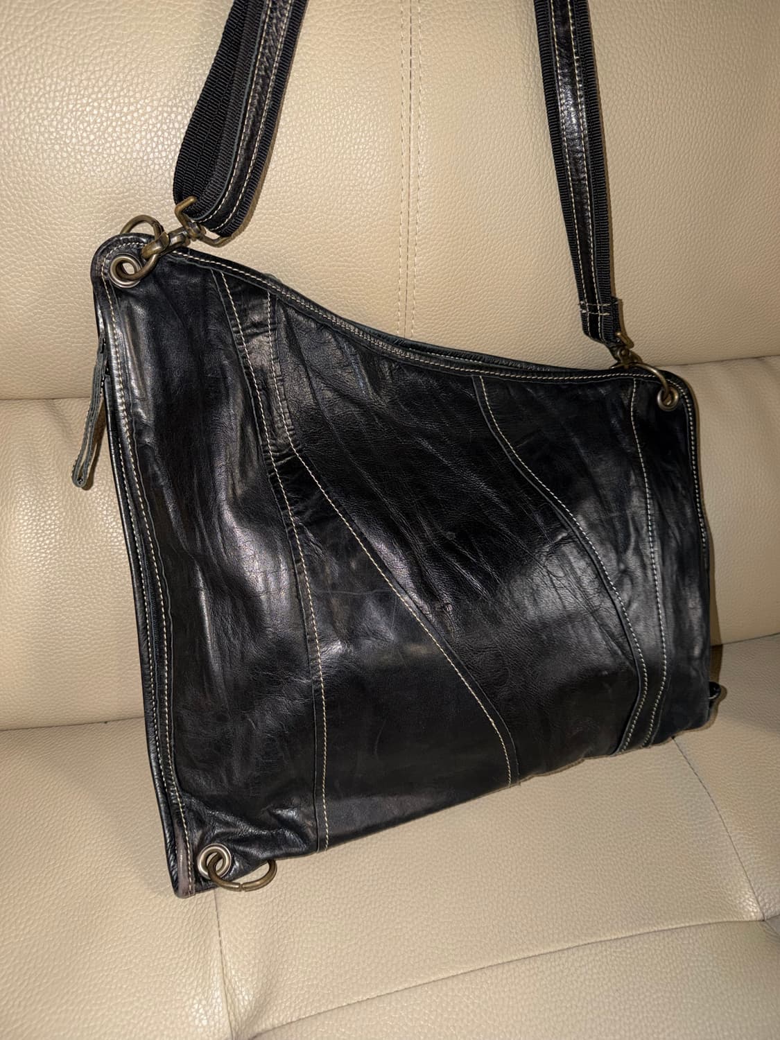 Diagonal line stitch detail leather bag 상품이미지2