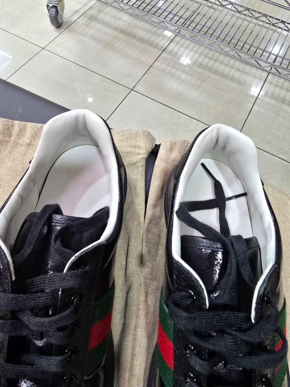 [정품] 구찌 블랙 GG 에이스 유광 스니커즈 760775 상품이미지6