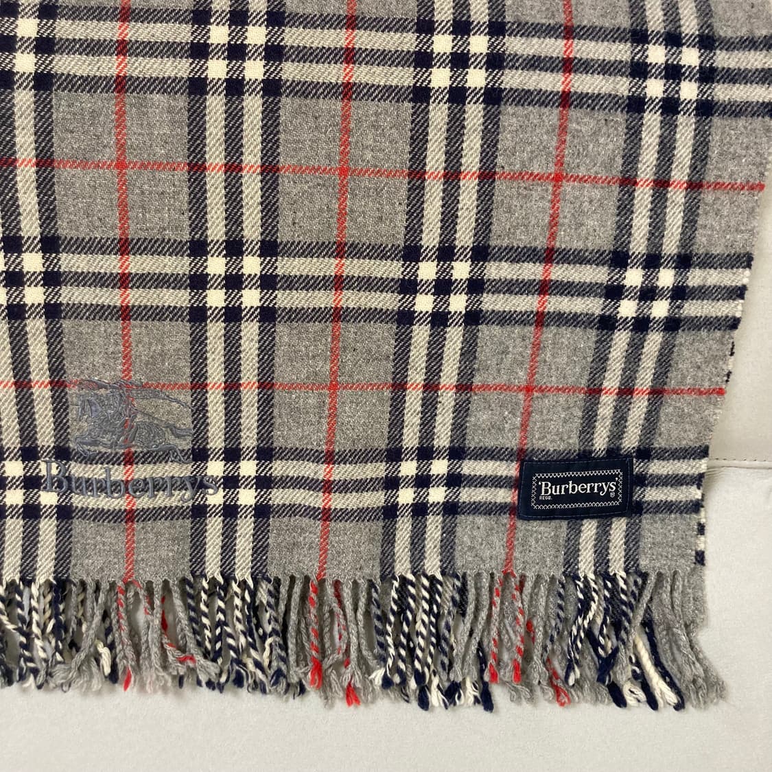정품) 버버리 노바체크 울100 무릎담요 겸 숄 그레이 상품이미지3