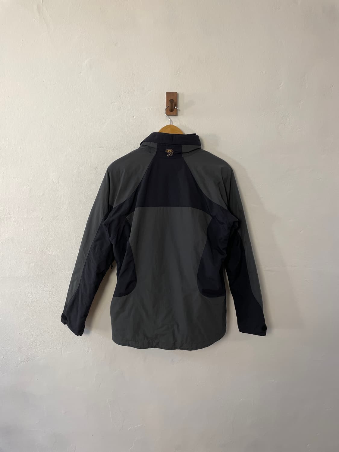 마운틴하드웨어 윈드브레이커  상품이미지9