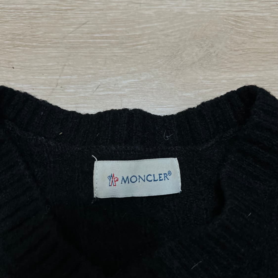 몽클레어 여성 시그니처 와펜 꽈배기 케이블 니트 원피스 [블랙] 1사이즈 상품이미지5