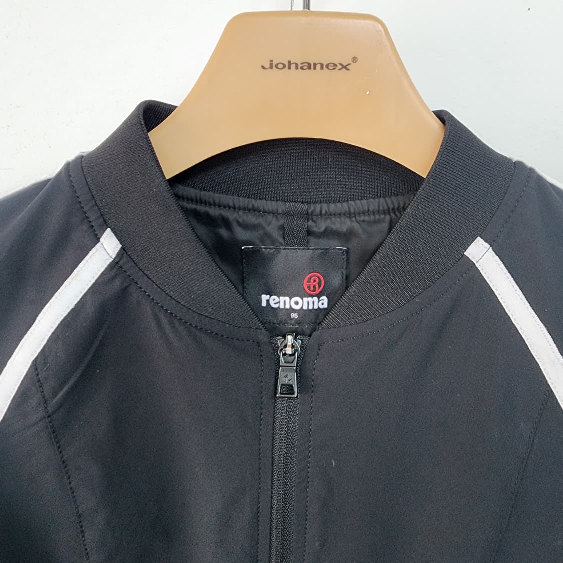 레노마 블랙 배색 라인 봄버 자켓 상품이미지2