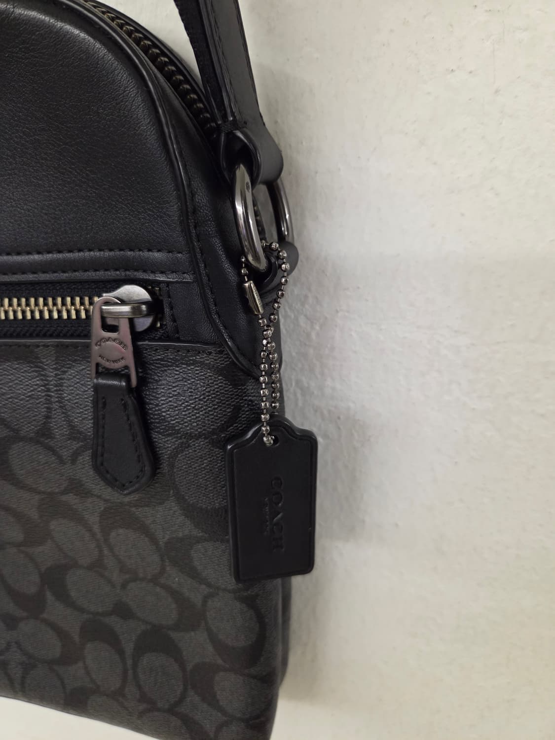 코치 시그니처 패턴 크로스백 블랙 상품이미지2